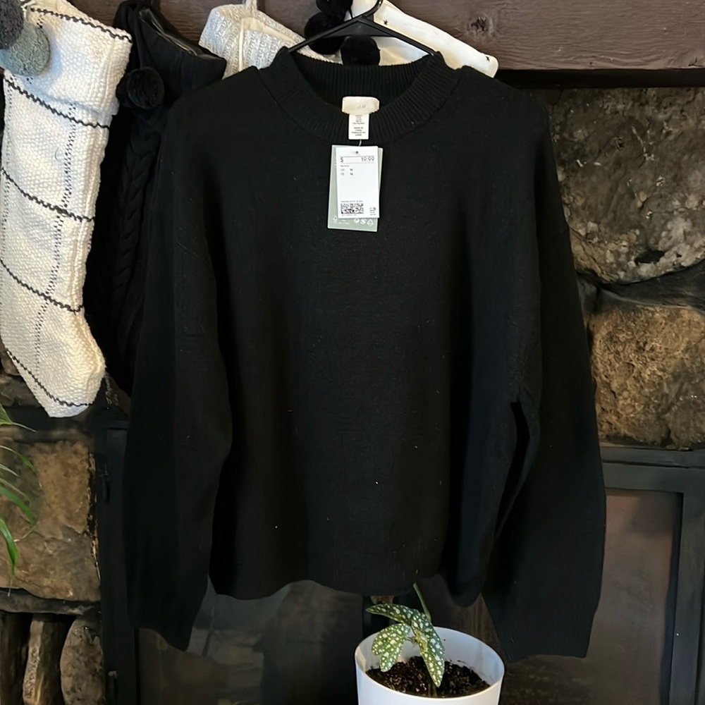NWT H&M super cozy oversized black sweater size medium